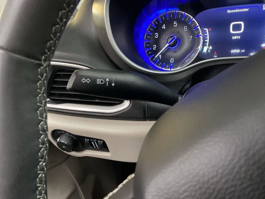 Used 2023 Chrysler Pacifica Touring-L image 23
