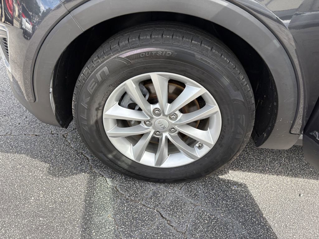 Used 2018 Kia Sorento LX image 19
