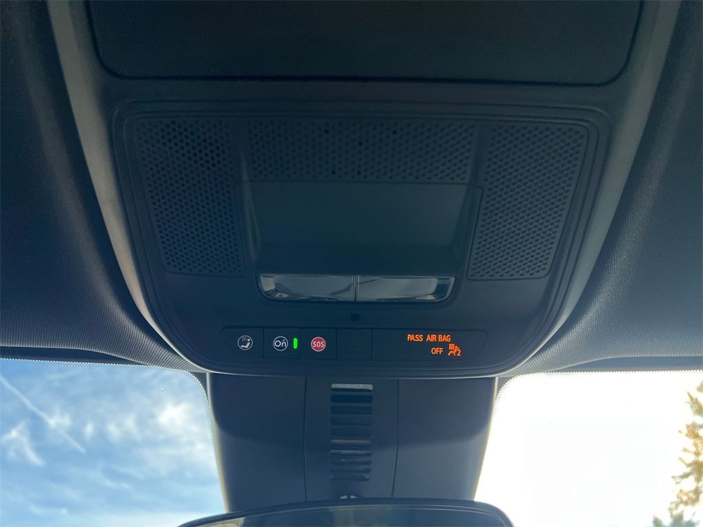 Used 2024 Chevrolet Traverse LT image 27