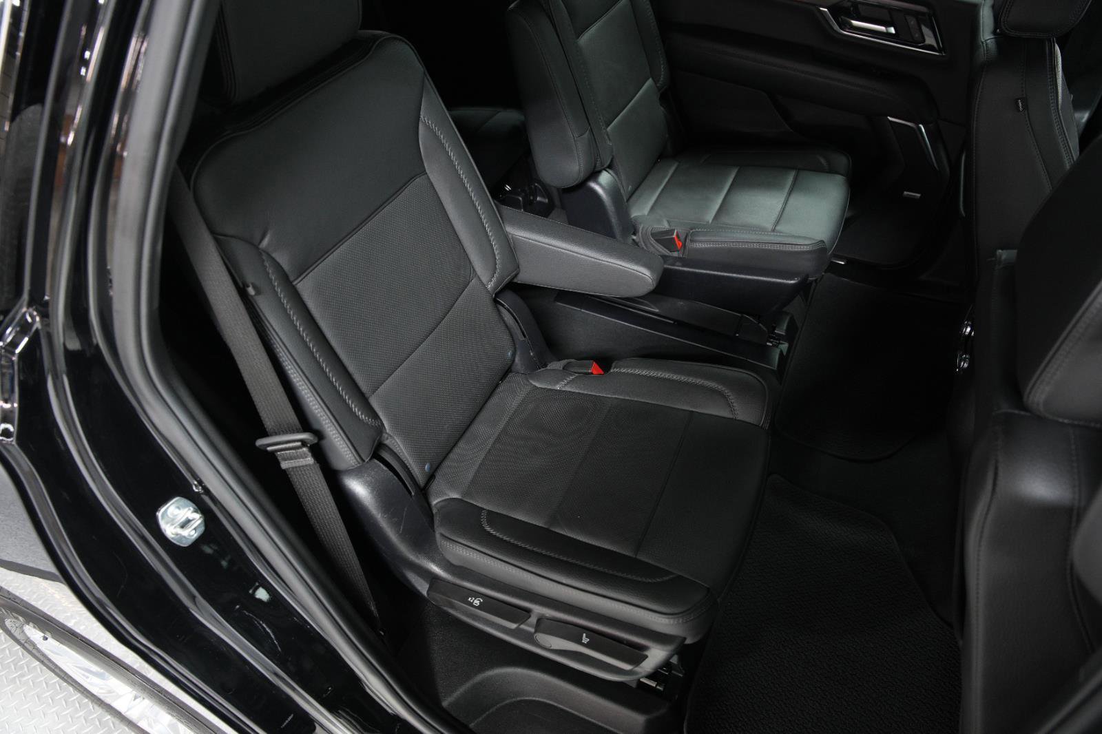 Used 2025 GMC Yukon Denali AWD/4WD image 19