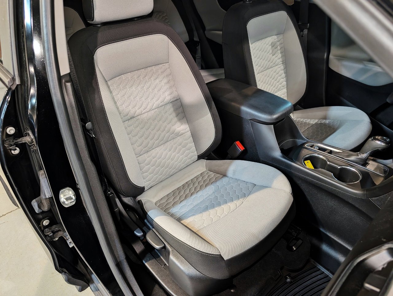 Used 2020 Chevrolet Equinox LS image 31