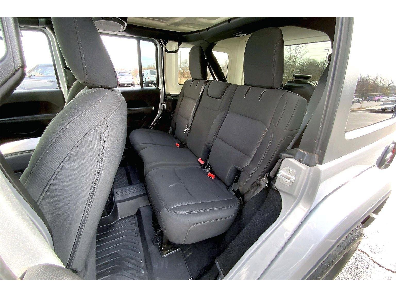 Used 2019 Jeep Wrangler Unlimited Sahara image 20