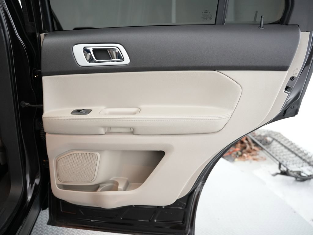 Used 2013 Ford Explorer XLT image 38
