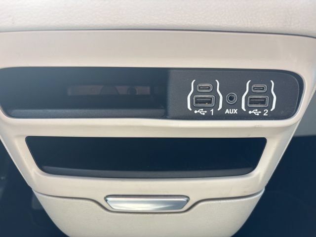 Used 2023 Chrysler Pacifica Touring-L FWD image 18