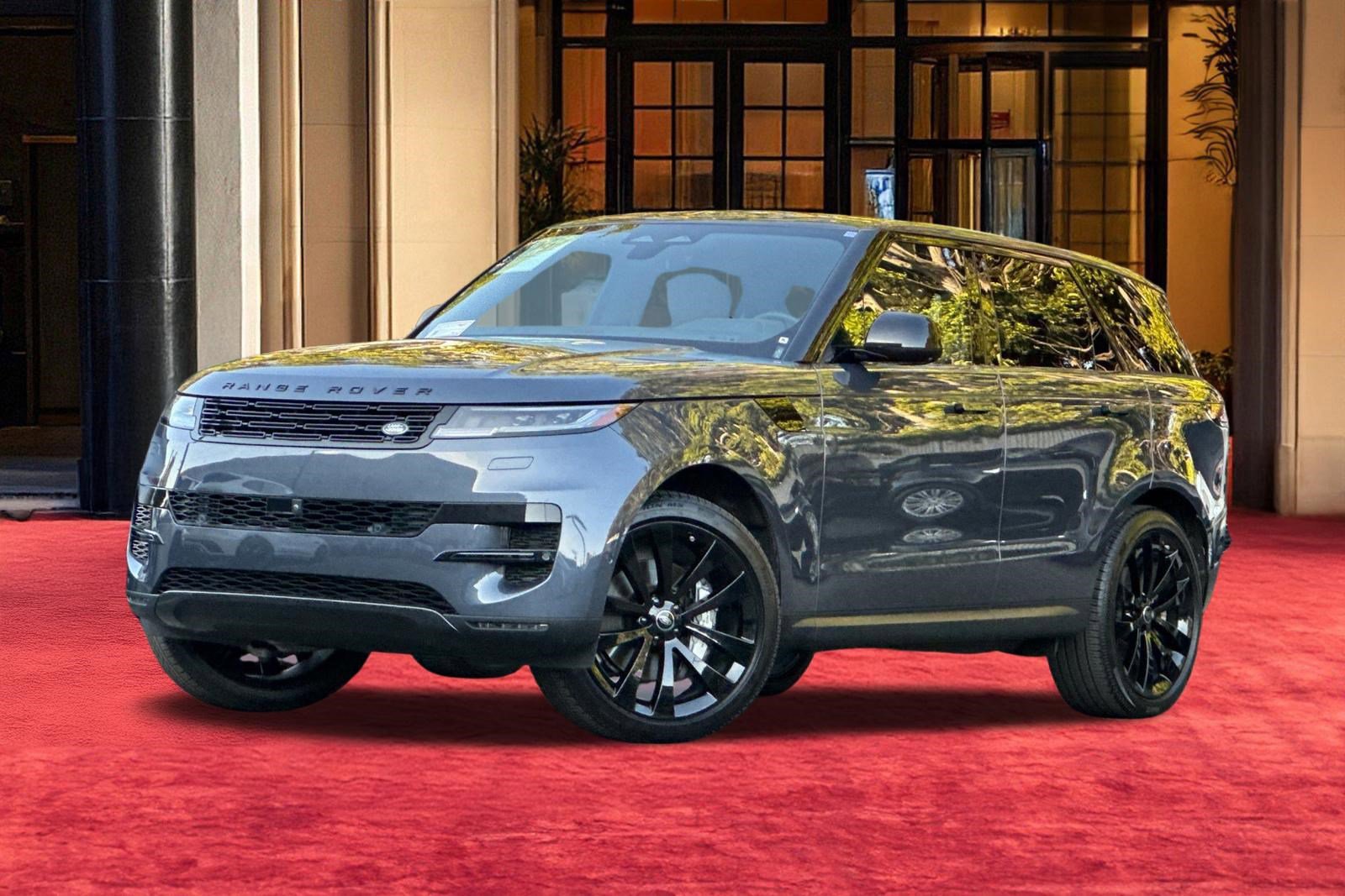 Used 2025 Land Rover Range Rover Sport SE image 2