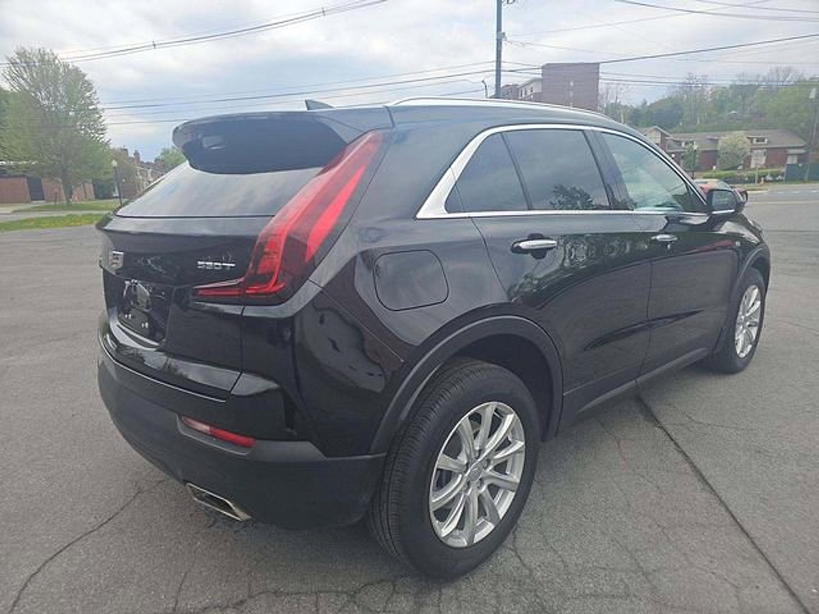 Used 2023 Cadillac XT4 Luxury w/ Cold Weather Package AWD/4WD image 3