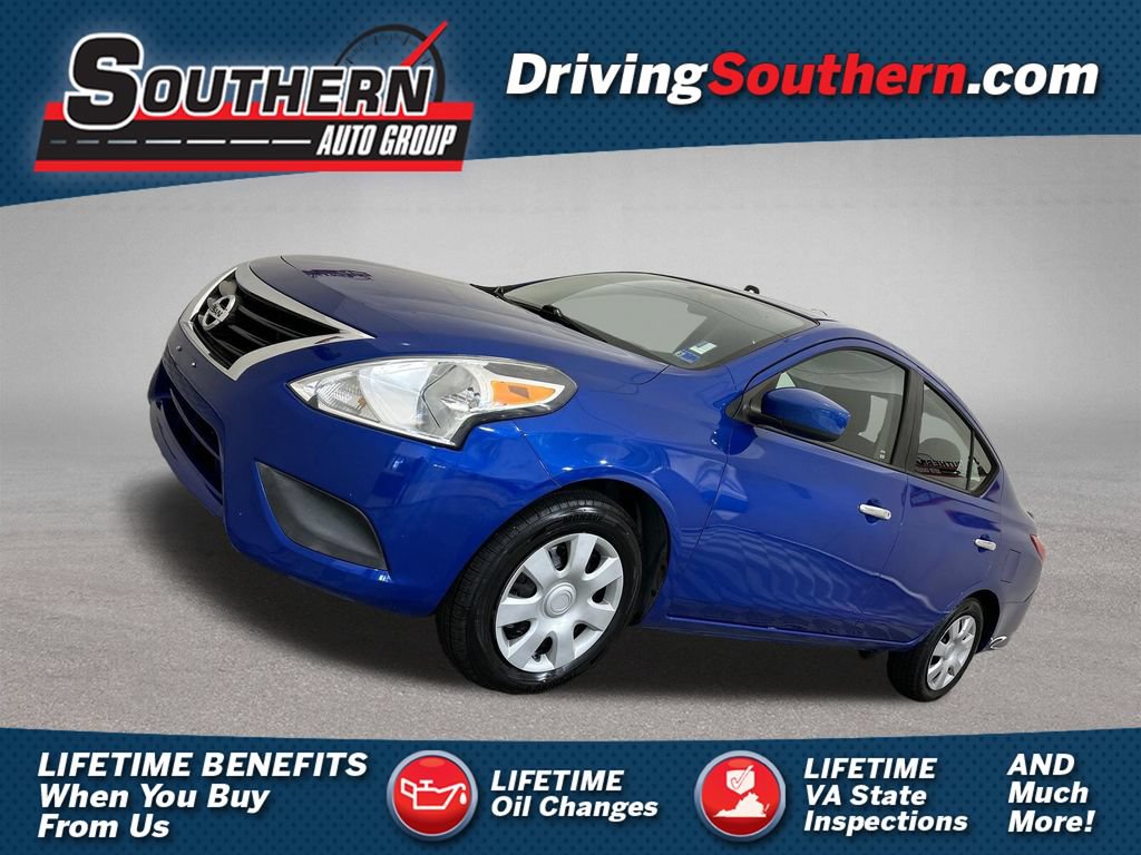 Used 2016 Nissan Versa SV FWD image 1