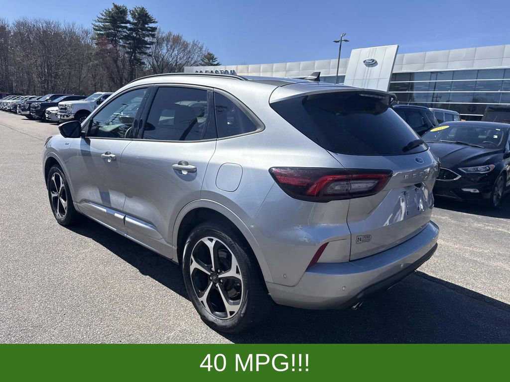 Used 2023 Ford Escape ST-Line Elite w/ Premium Technology Package AWD/4WD image 3
