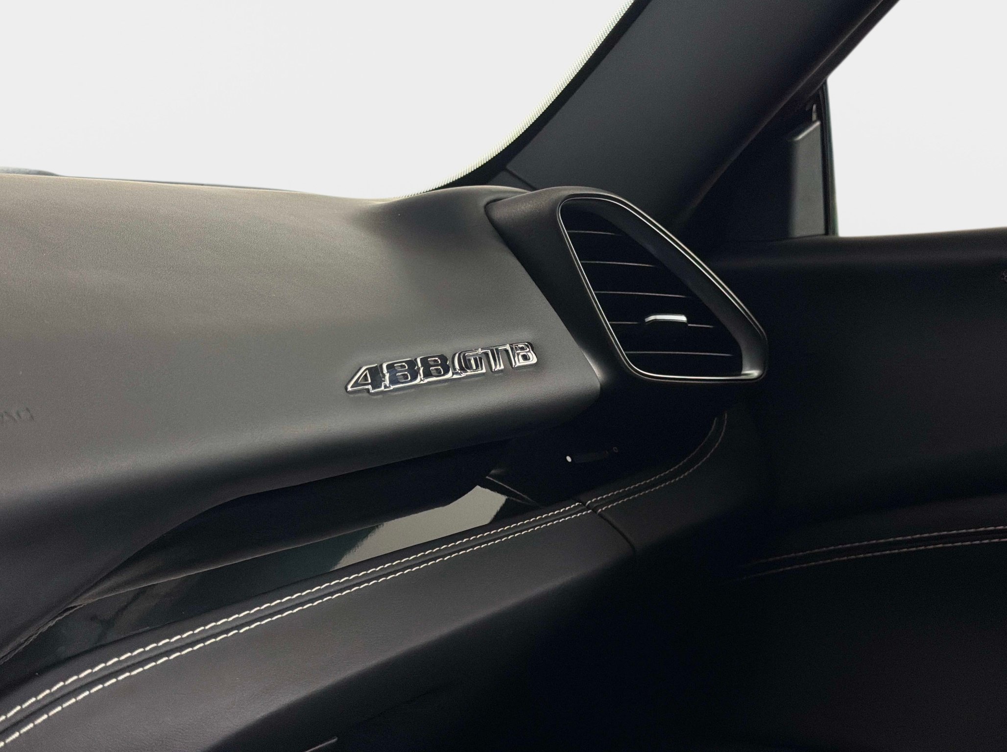 Used 2019 Ferrari 488 GTB RWD image 36