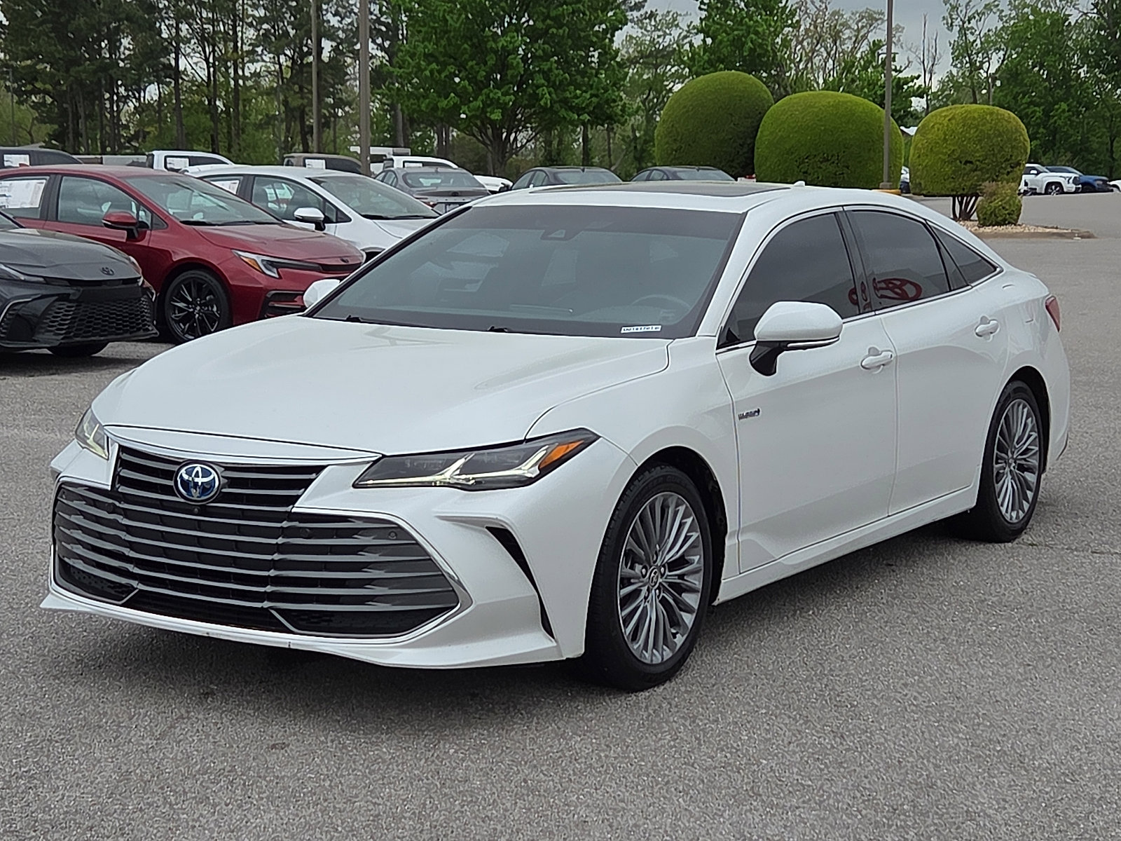 Used 2020 Toyota Avalon Limited w/ Advanced Safety Package FWD image 2
