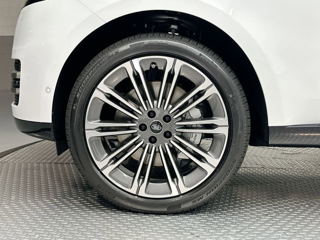 New 2025 Land Rover Range Rover SE image 4