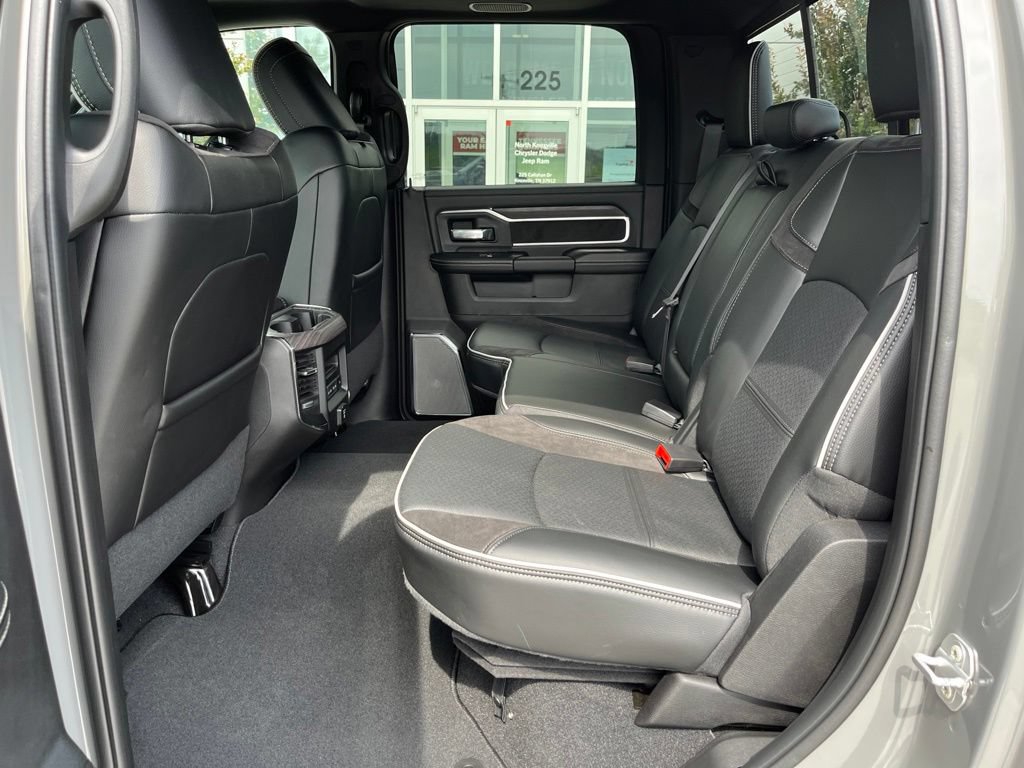 New 2026 RAM 2500 Laramie AWD/4WD image 14