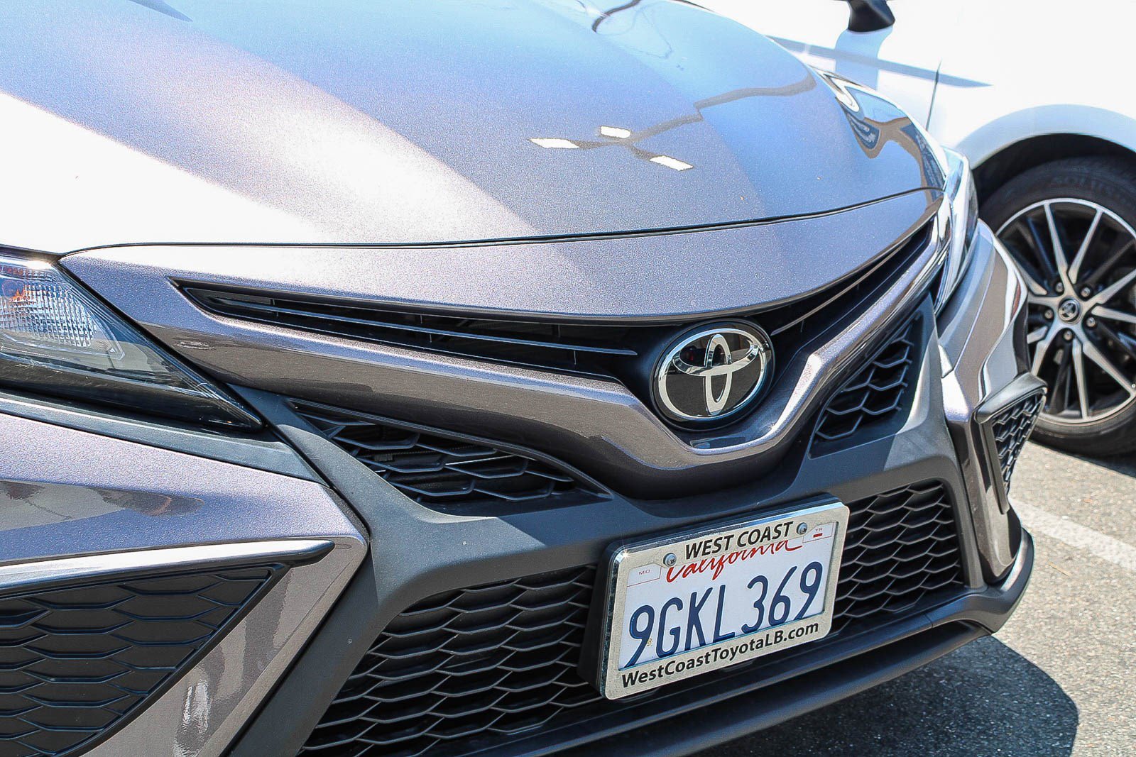 Used 2023 Toyota Camry SE FWD image 6