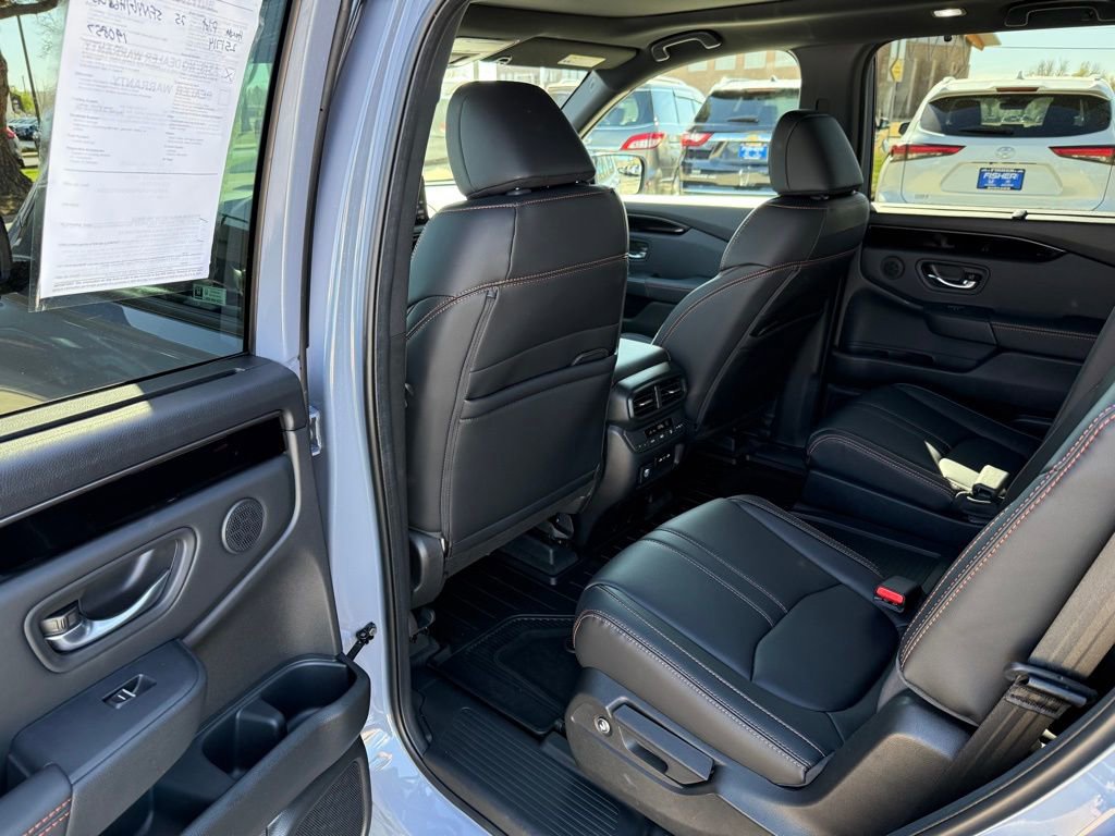Certified 2025 Honda Pilot TrailSport image 16