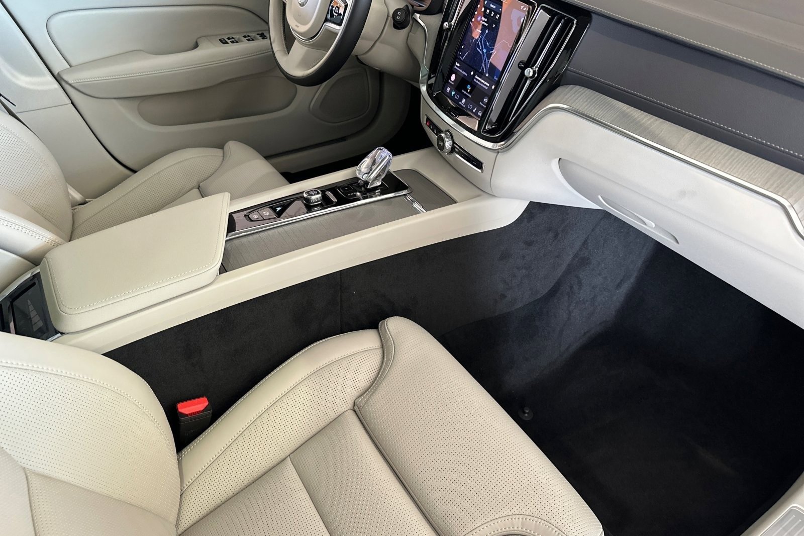 New 2026 Volvo V60 B5 Cross Country Ultra w/ Climate Package image 18