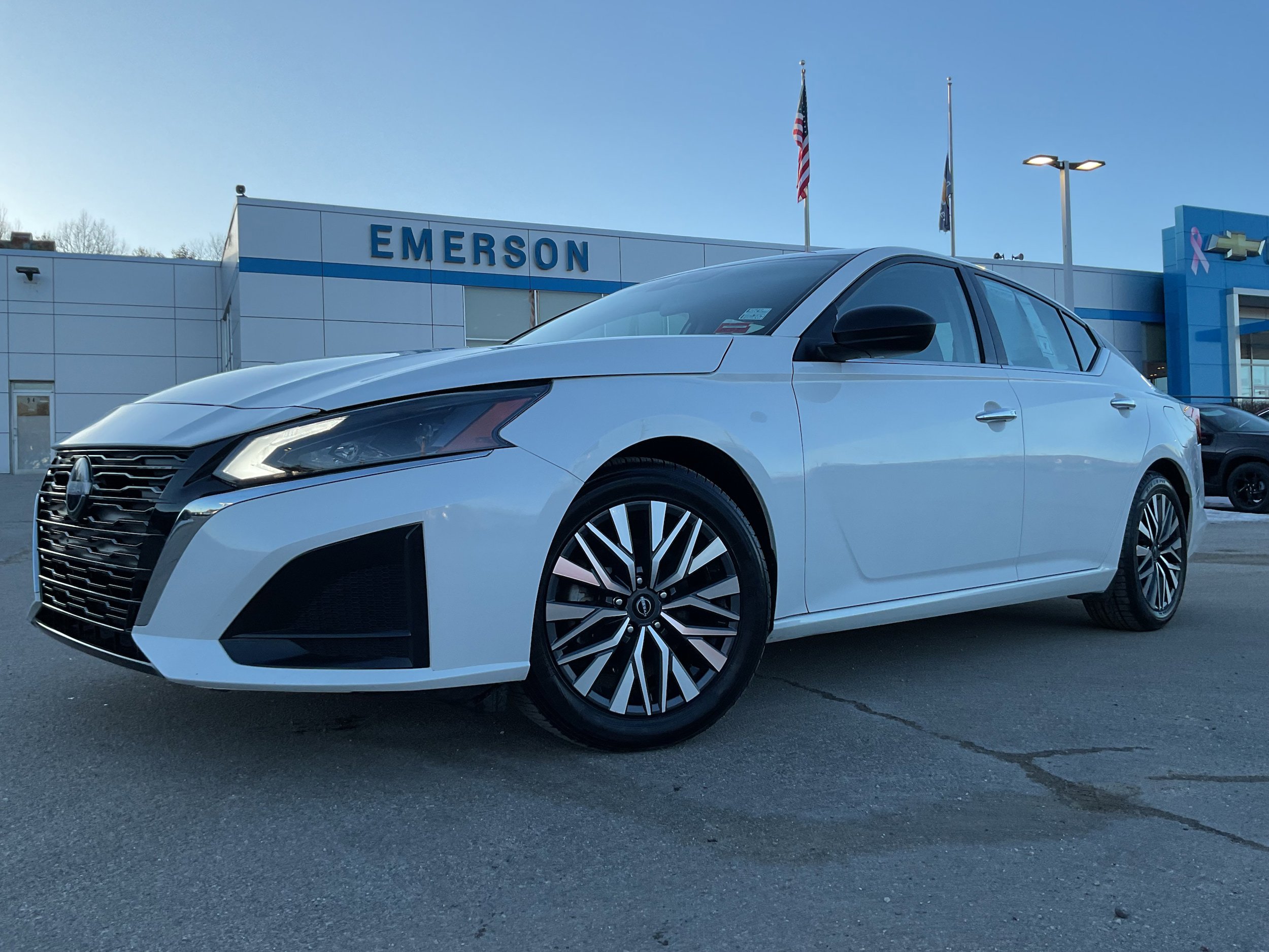 Used 2024 Nissan Altima 2.5 SV image 1