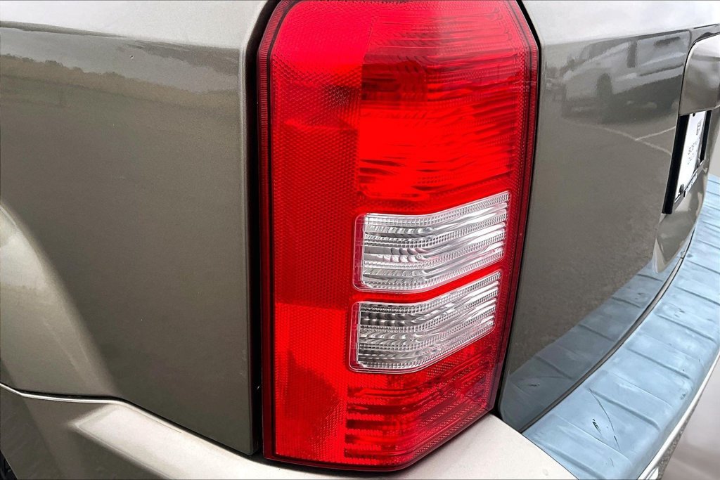 Used 2008 Jeep Patriot Limited FWD image 30