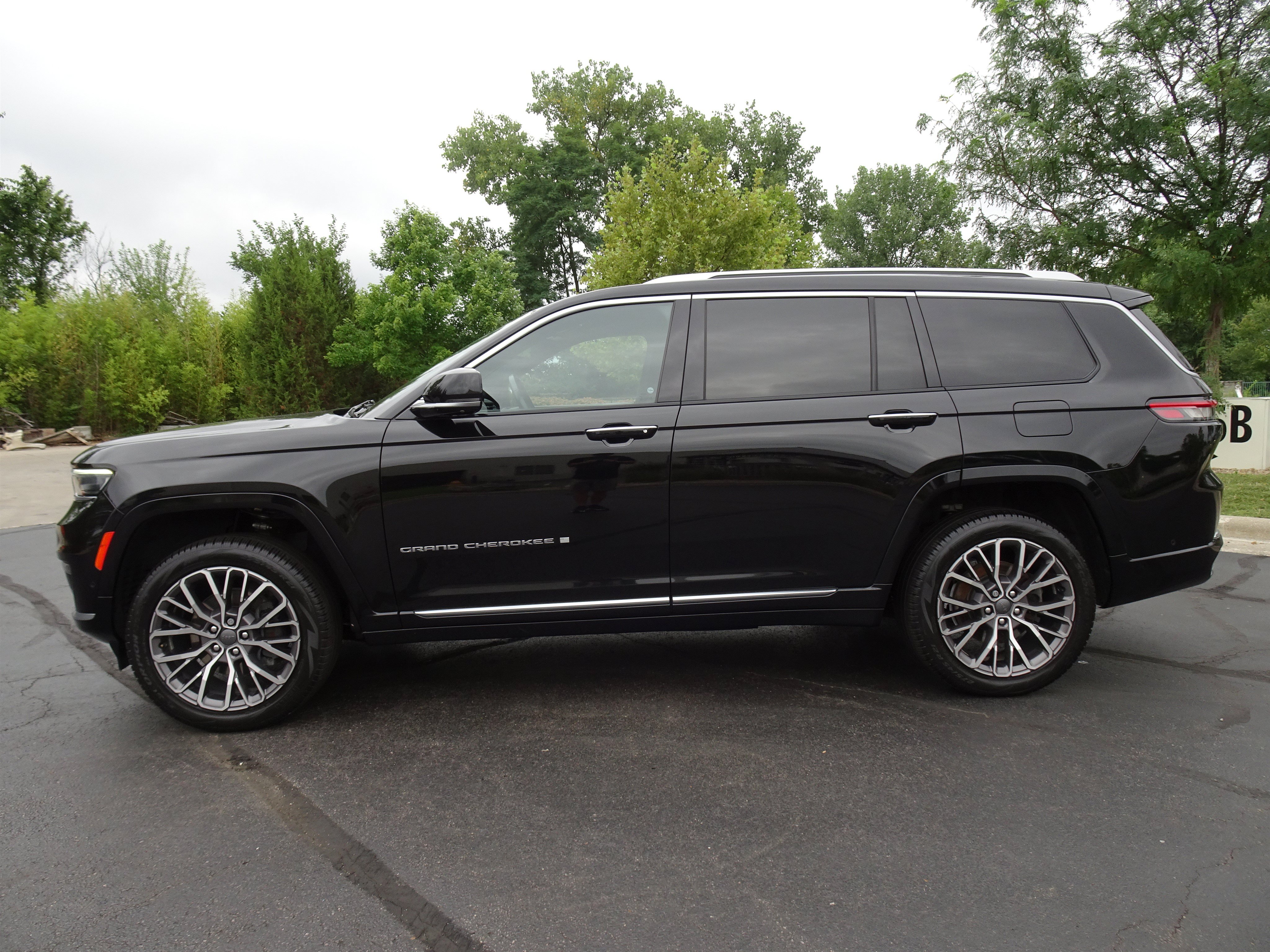 Used 2021 Jeep Grand Cherokee L Summit AWD/4WD image 7