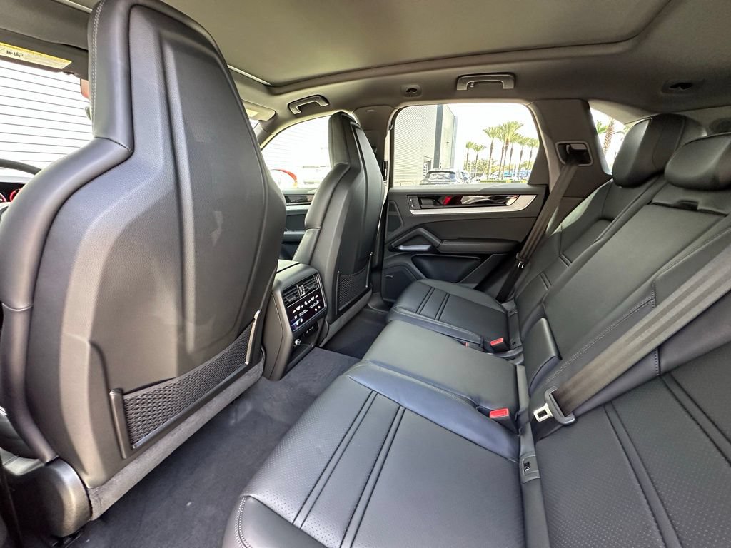 Certified 2026 Porsche Cayenne AWD/4WD image 34