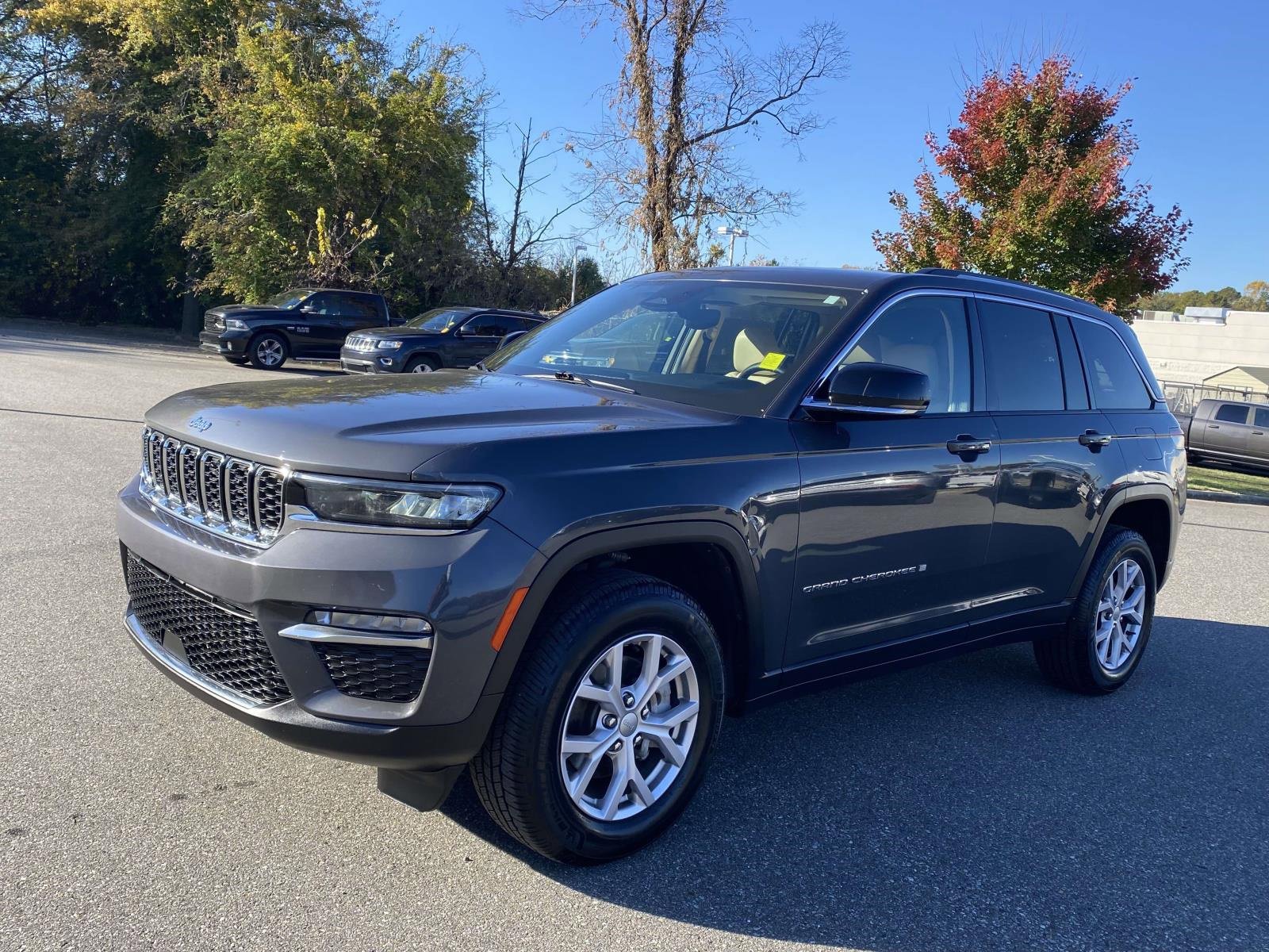 Used 2022 Jeep Grand Cherokee Limited image 3