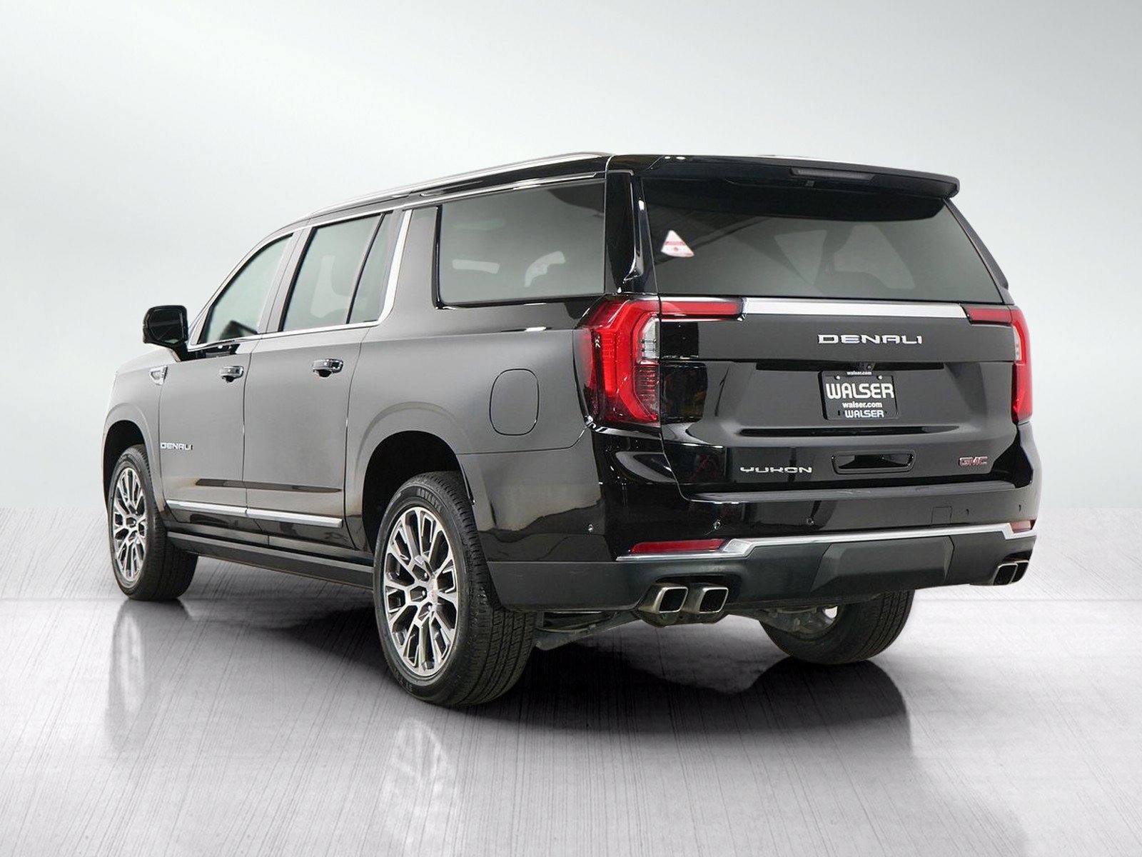 Used 2025 GMC Yukon XL Denali w/ Sun & Power Step Package AWD/4WD image 4