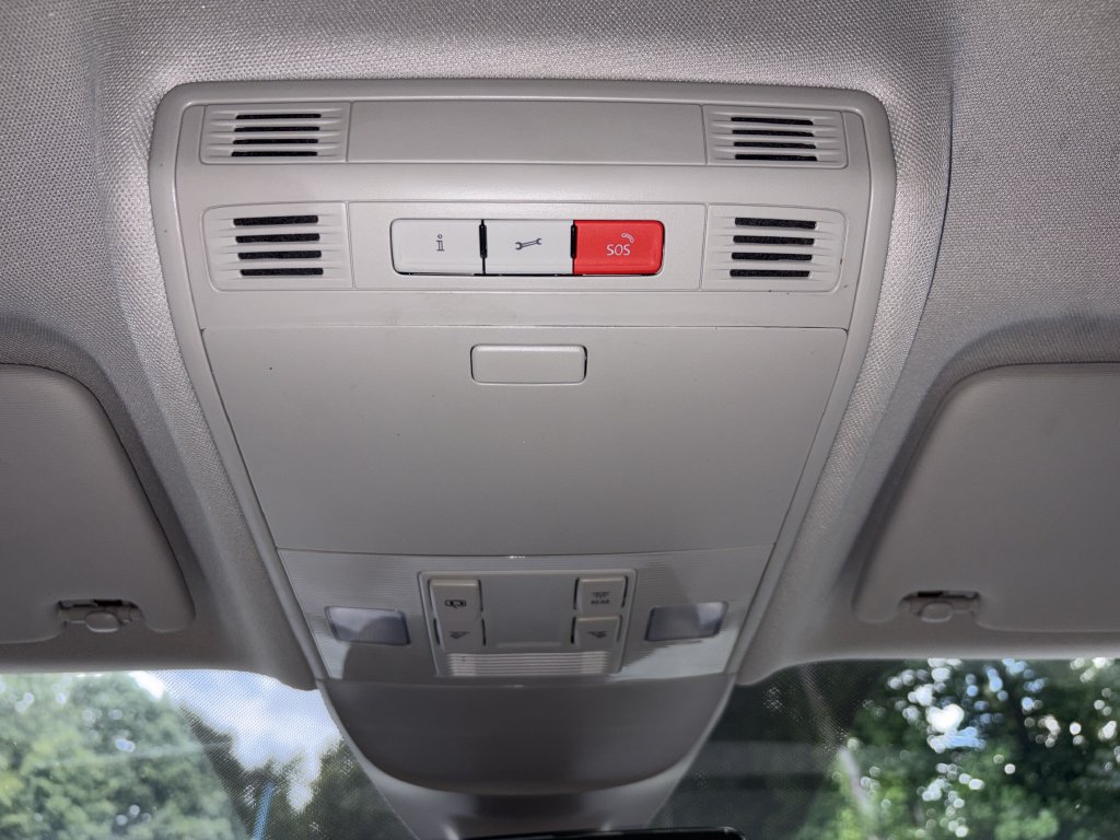 Certified 2025 Volkswagen Taos SE FWD image 13