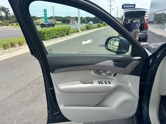 Certified 2023 Volvo XC90 B6 Plus AWD/4WD image 18