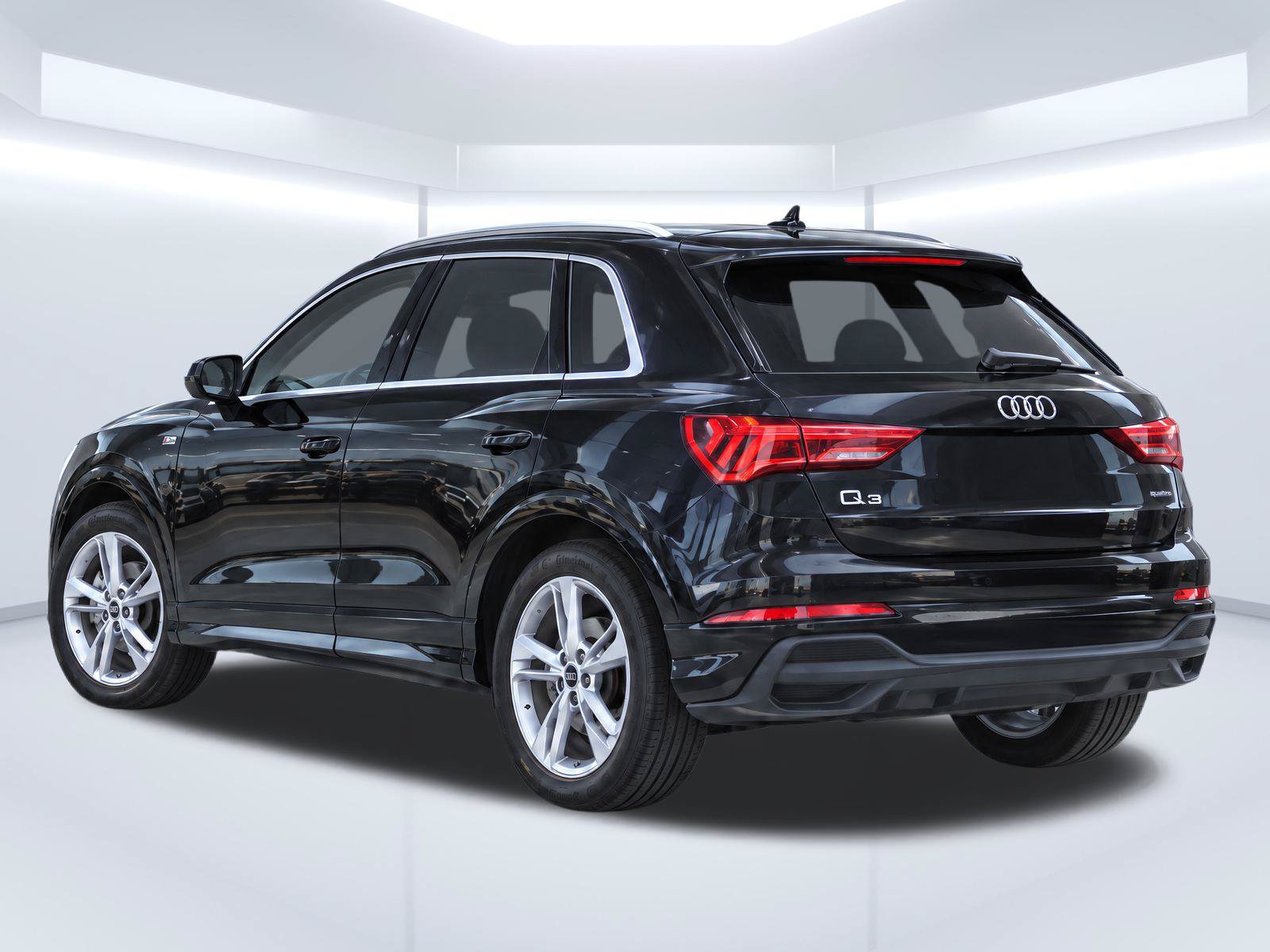 Used 2024 Audi Q3 2.0T Premium w/ Convenience Package AWD/4WD image 3