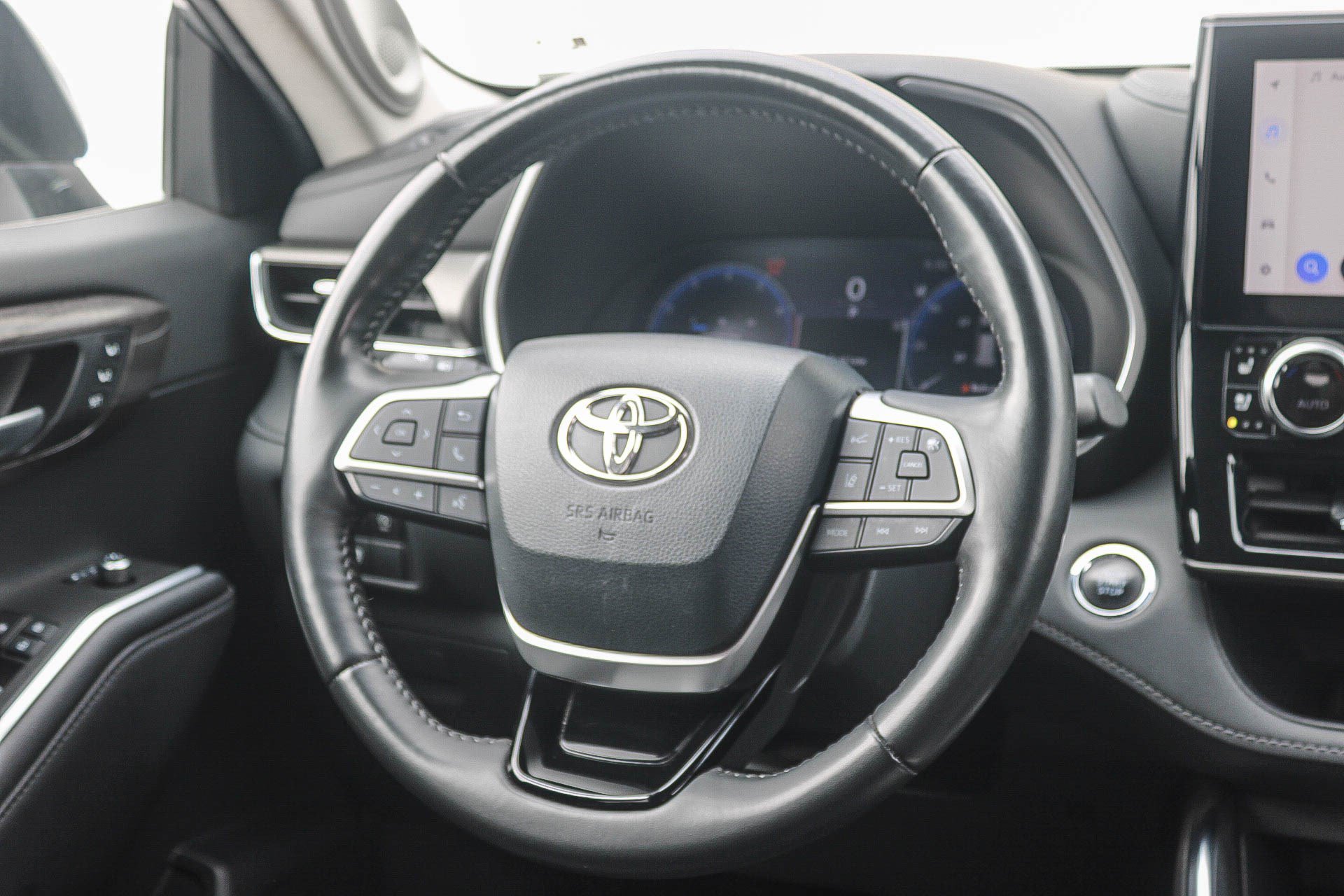 Used 2023 Toyota Highlander Limited AWD/4WD image 17