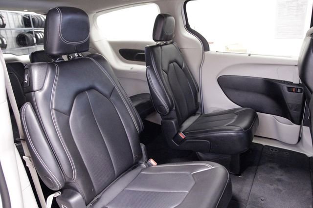 Used 2024 Chrysler Pacifica Touring-L image 22