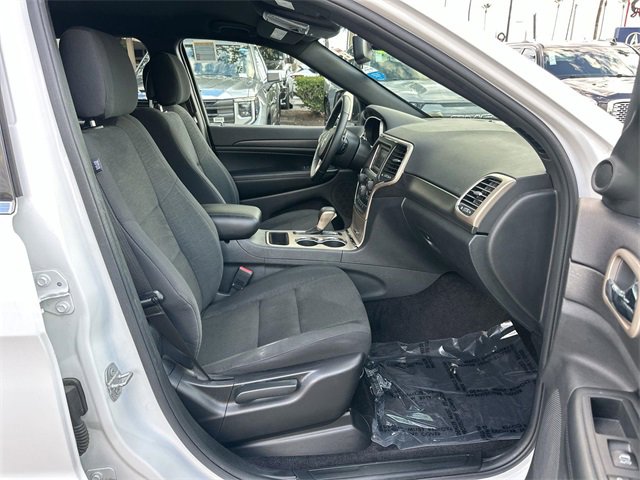 Used 2016 Jeep Grand Cherokee Laredo image 25