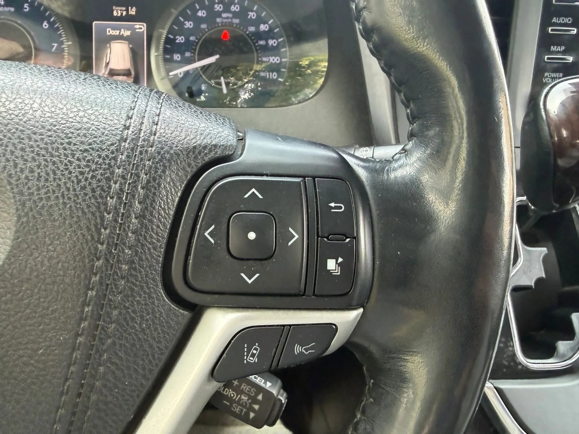 Used 2018 Toyota Sienna Limited Premium image 25