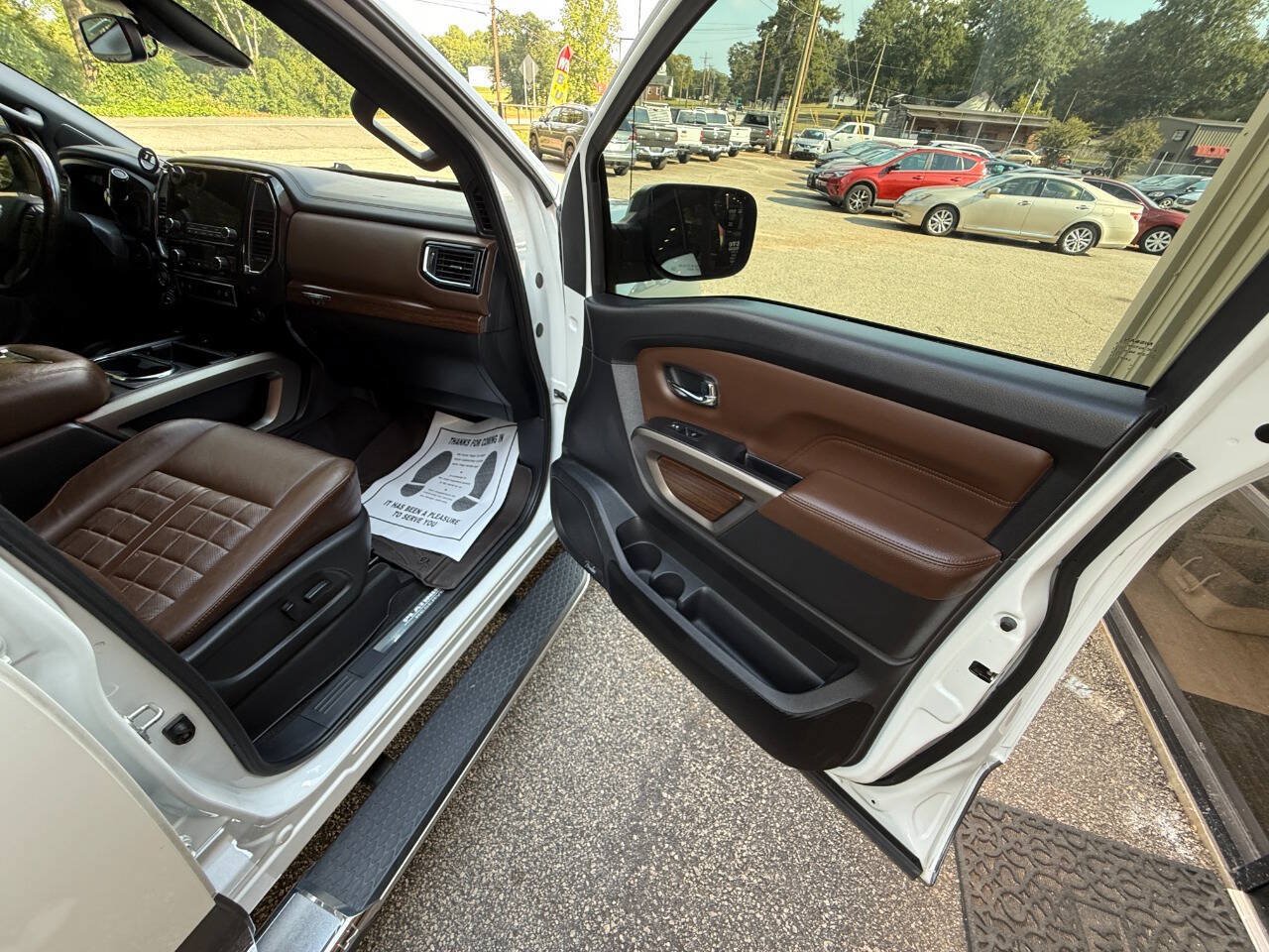 Used 2021 Nissan Titan Platinum Reserve w/ Moonroof Package AWD/4WD image 23