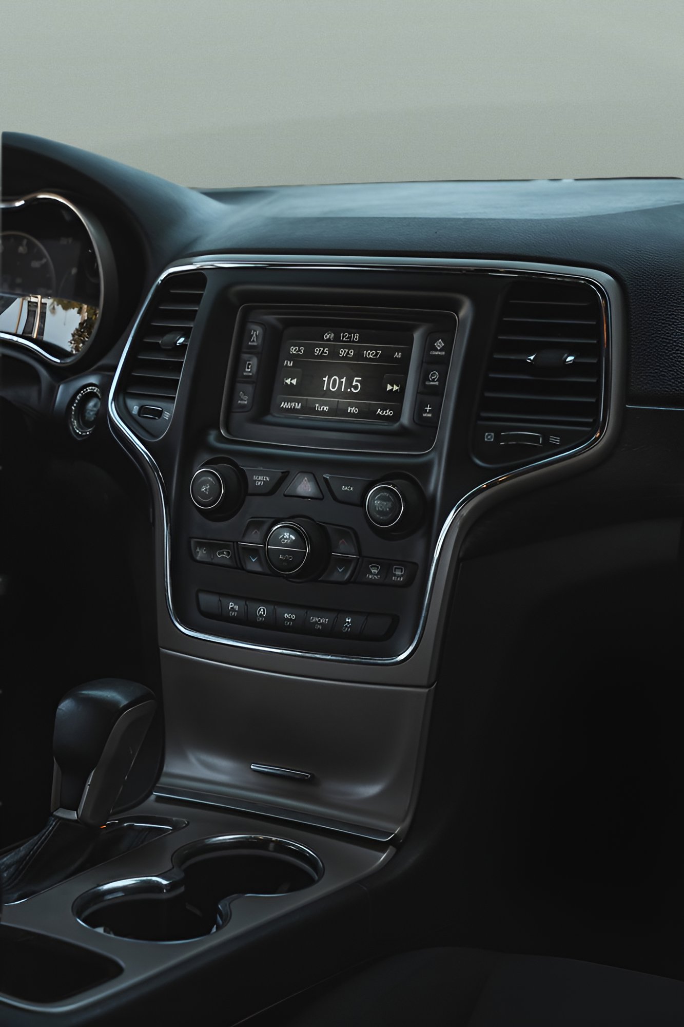 Used 2017 Jeep Grand Cherokee Laredo image 20