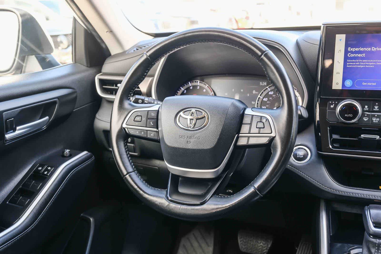 Used 2023 Toyota Highlander XLE FWD image 17