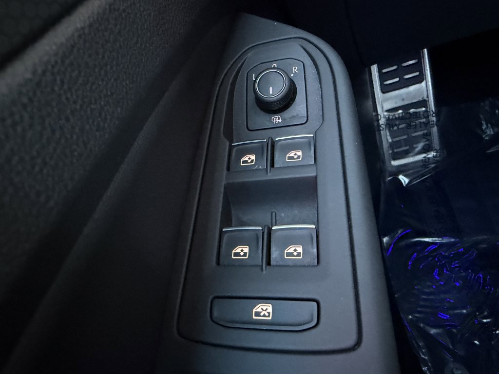 Used 2022 Volkswagen GTI SE w/ SE Leather Package image 28