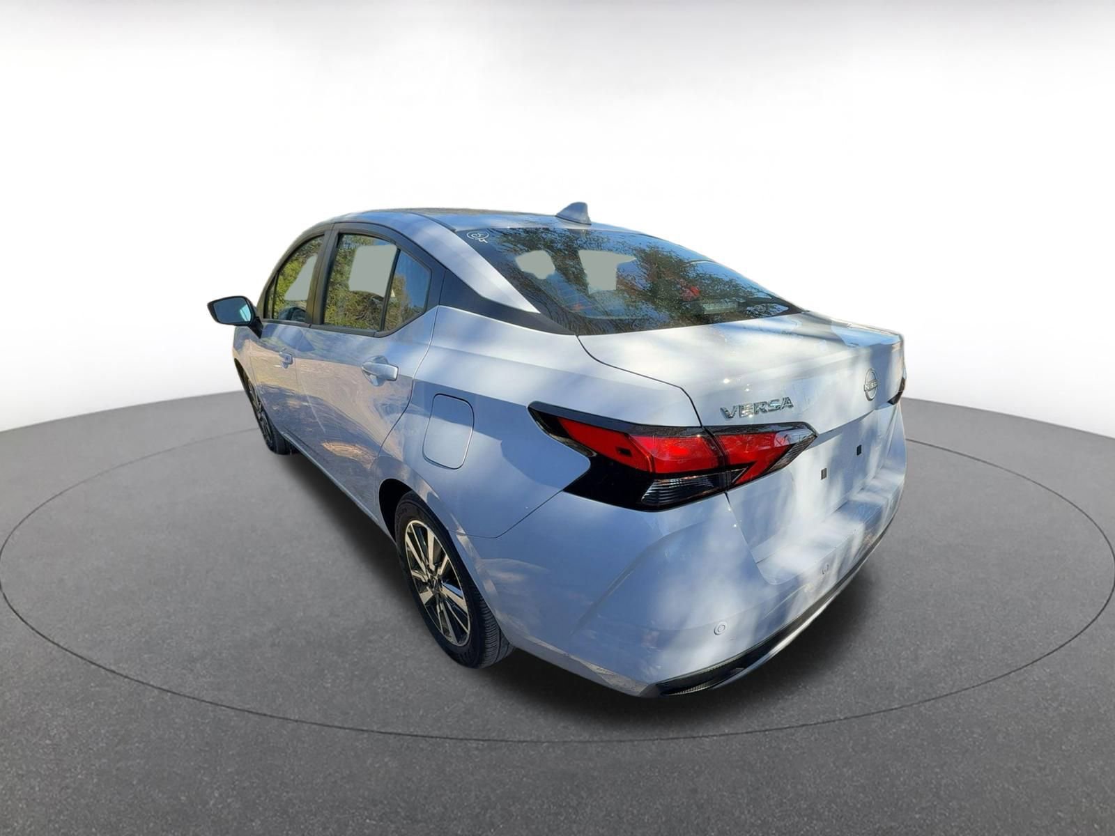 Used 2025 Nissan Versa SV image 7