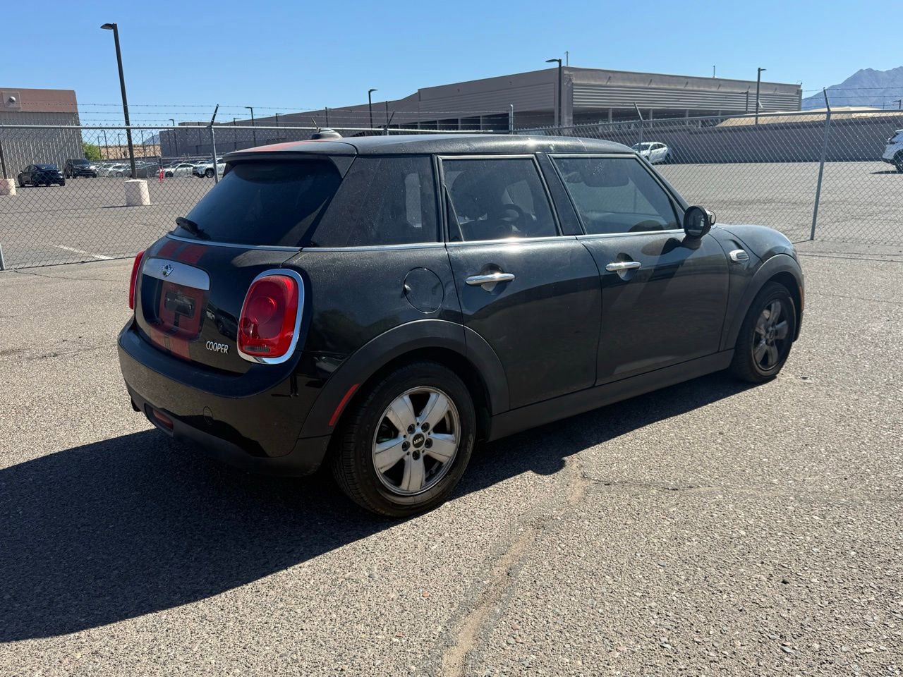 Used 2015 MINI Cooper 4-Door Hardtop FWD image 5