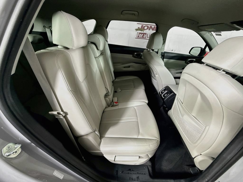 Used 2023 Kia Sorento S AWD/4WD image 31