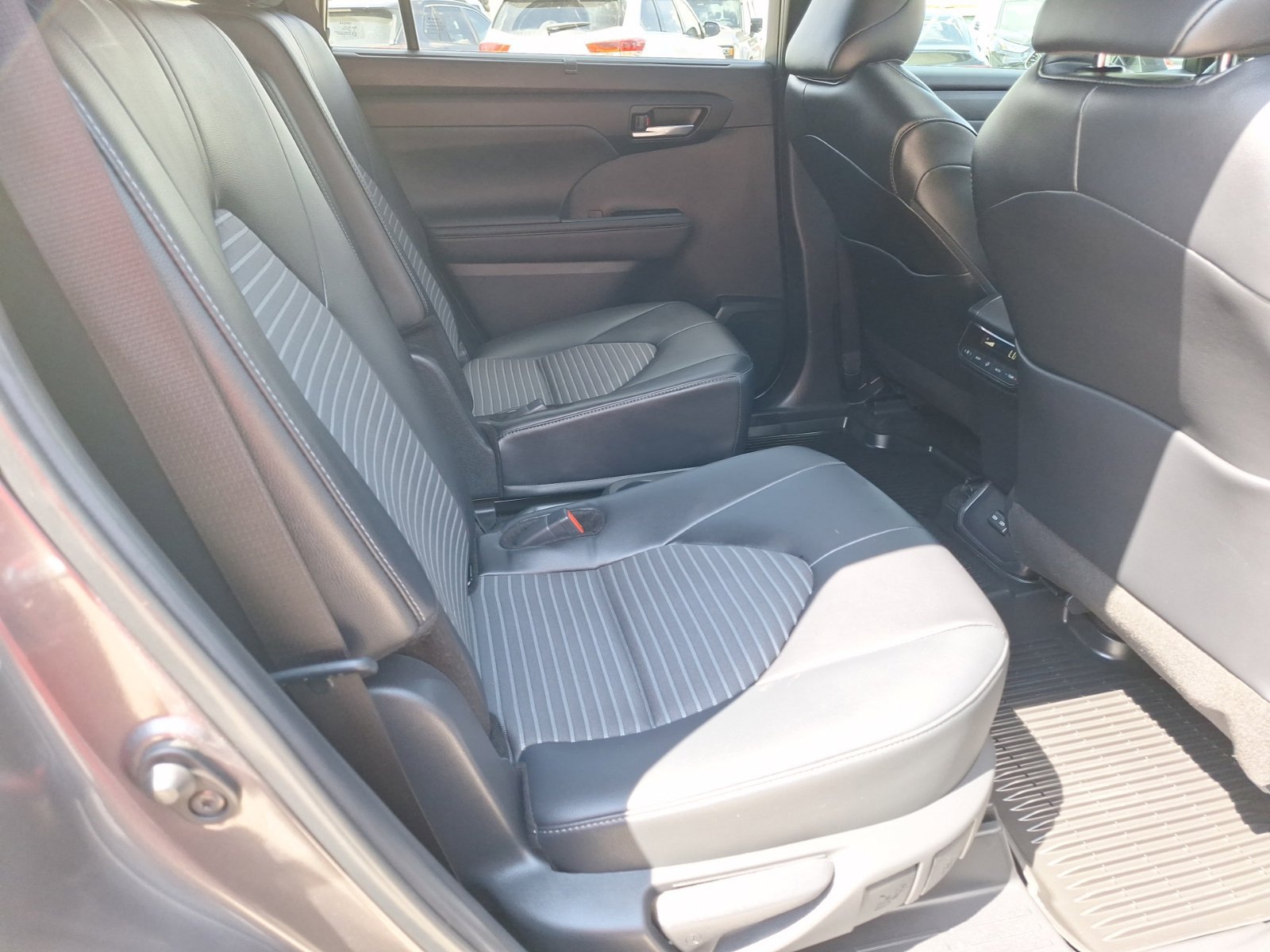 Used 2024 Toyota Highlander XSE AWD/4WD image 31