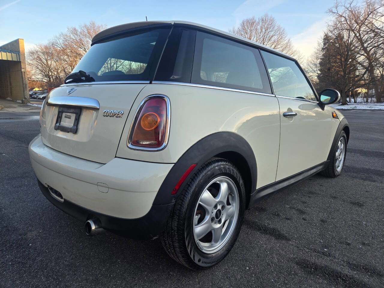 Used 2010 MINI Cooper Hardtop image 10