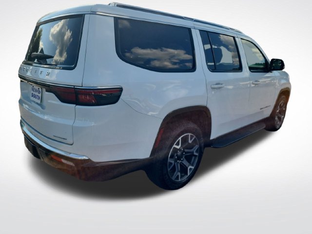 Used 2024 Jeep Wagoneer Series III AWD/4WD image 6