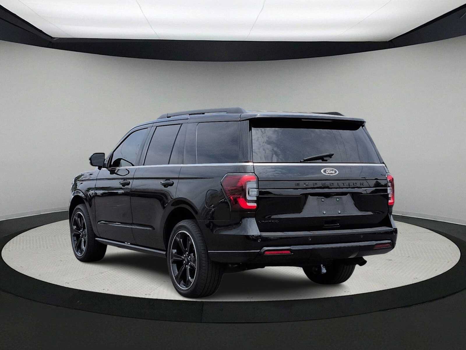 Used 2024 Ford Expedition Limited AWD/4WD image 6