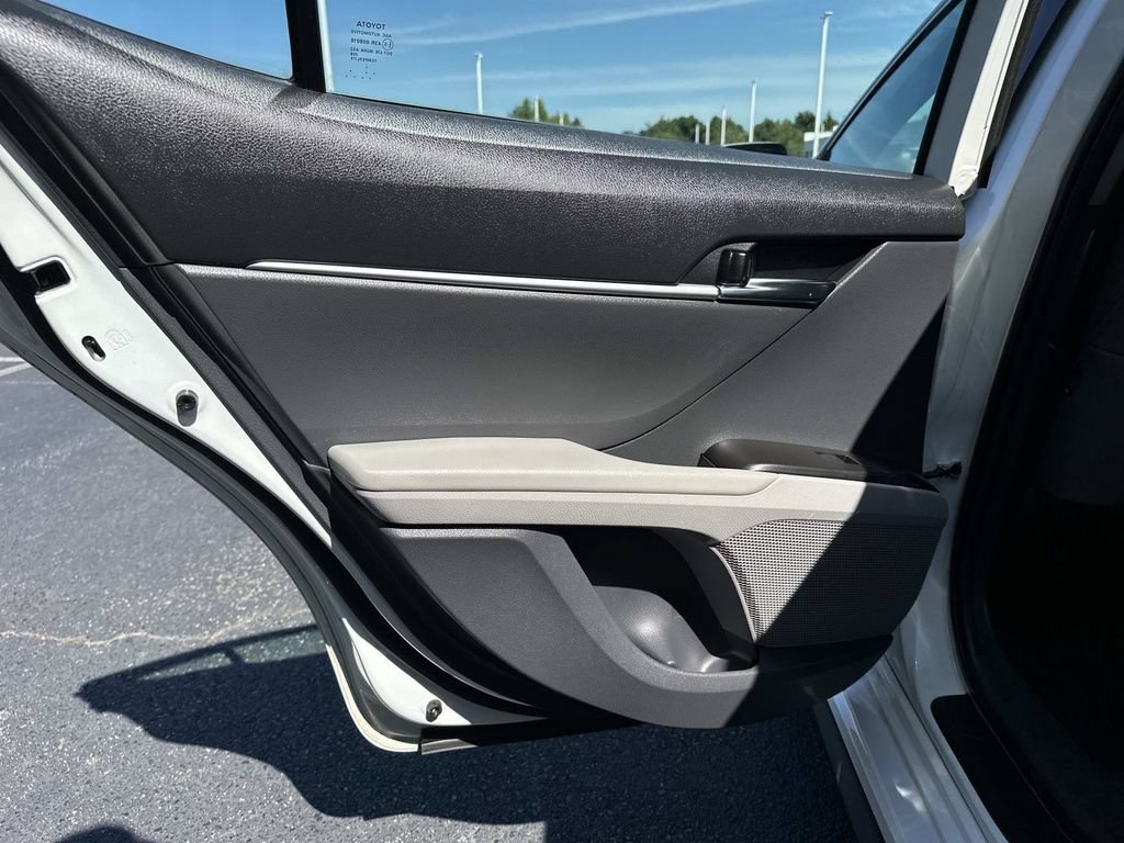 Used 2023 Toyota Camry SE FWD image 14