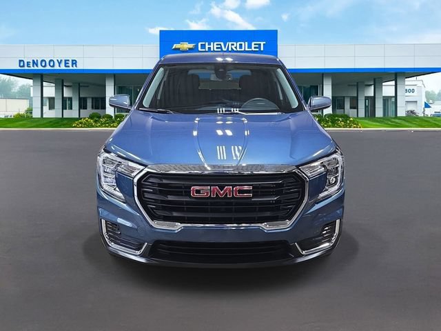 Used 2024 GMC Terrain SLE AWD/4WD image 2