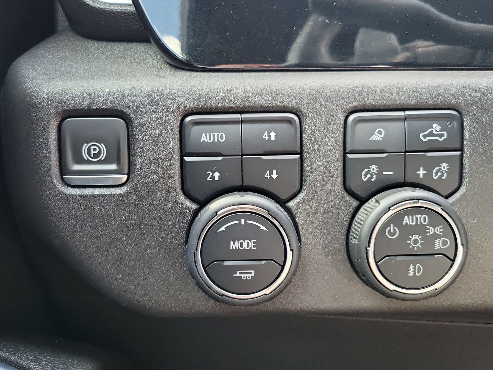 Used 2024 Chevrolet Silverado 1500 LT Trail Boss w/ LT Trail Boss Premium Package AWD/4WD image 25