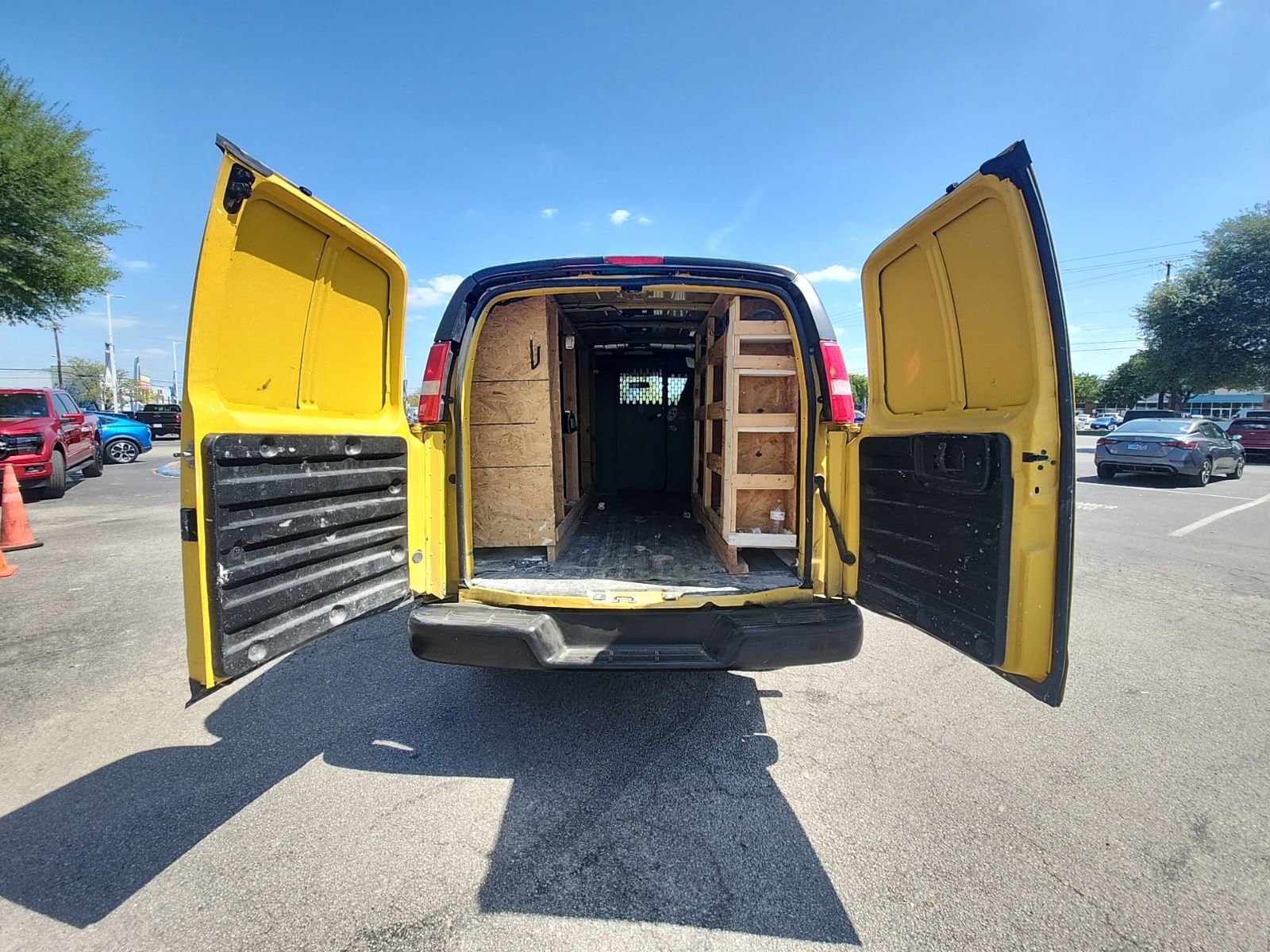 Used 2021 Chevrolet Express 2500 image 8