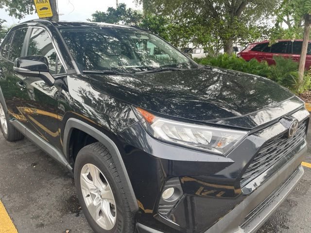 Used 2020 Toyota RAV4 XLE FWD image 2