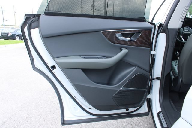 Used 2021 Audi Q8 Prestige AWD/4WD image 29