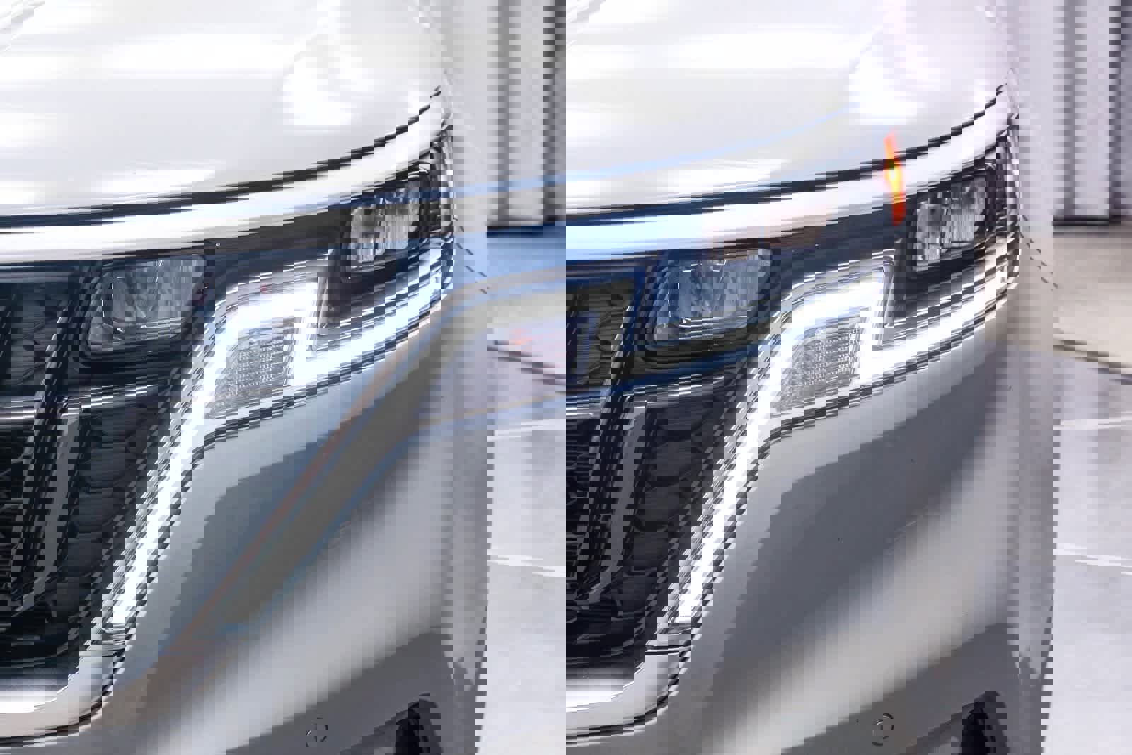 Used 2024 Kia Carnival EX image 11